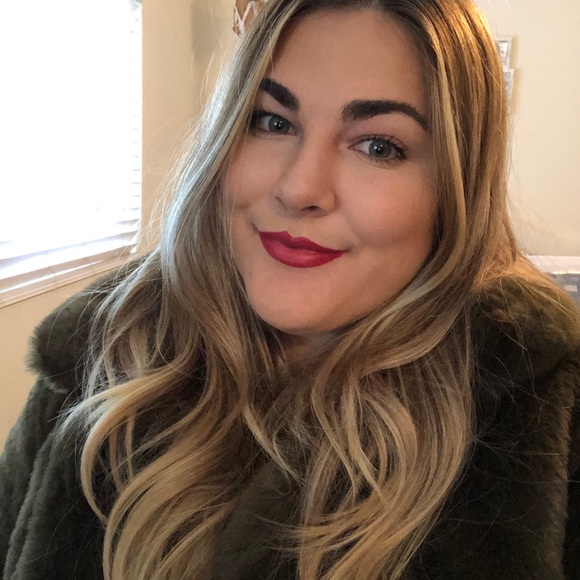 Meet your Posher, Kristina - Picture 2 of 4